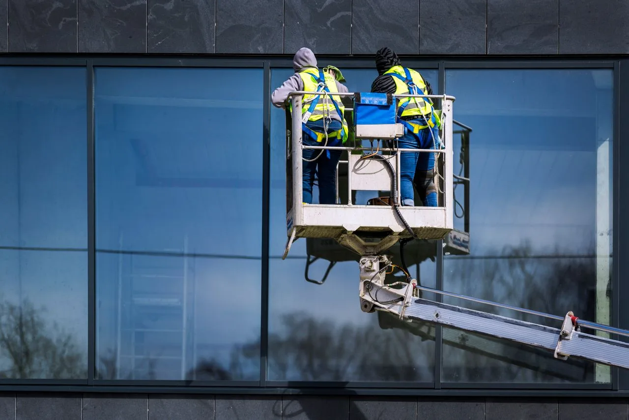 Professional commercial window cleaning service Perth