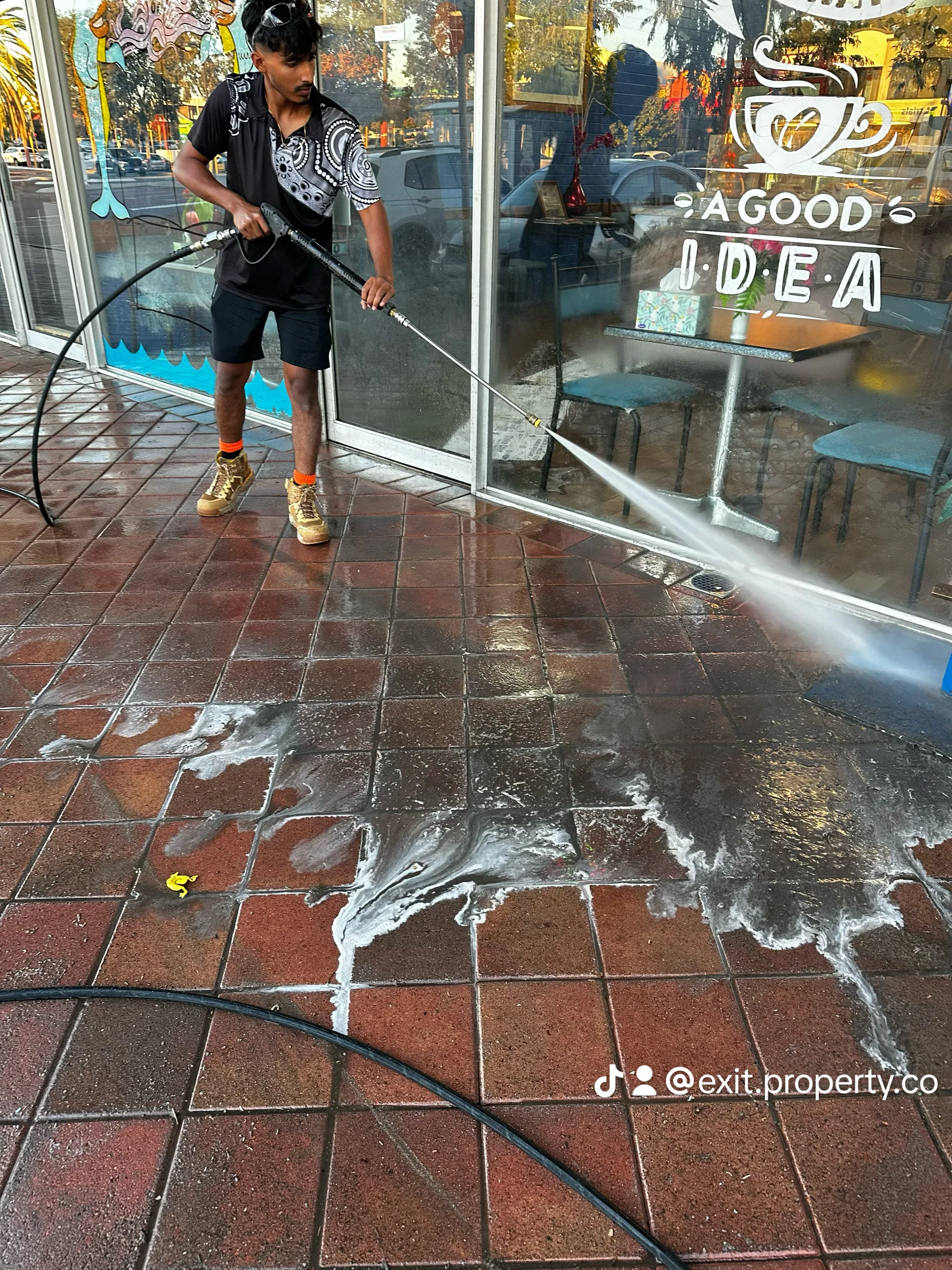 Pressure washing shopping centre tiles Perth